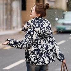时髦撞色印花短款羽绒服女2024冬新款洋气百搭连帽白鸭绒保暖外套，女装羽绒服，伊仟回