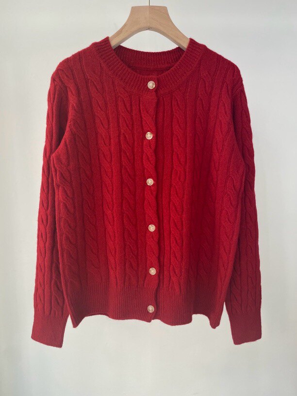 新款绞花开衫单排扣纯色针织衫时尚百搭，女装针织衫/毛衣，巾兮羊绒