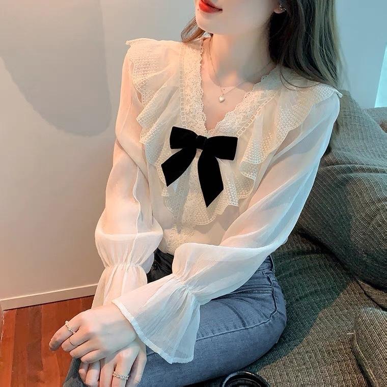 气质款配黑色蝴蝶结花边V领小衫,女装其它,L·H·X