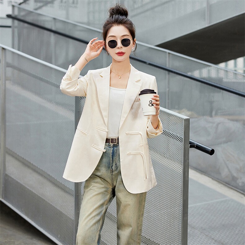 杏色新中式小西装外套女短款2024春季新款设计感小众西服上衣,女装西装,岚衣(原川流布茜）