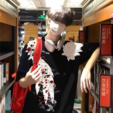 黑色