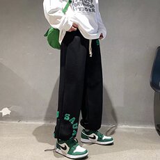 黑色
