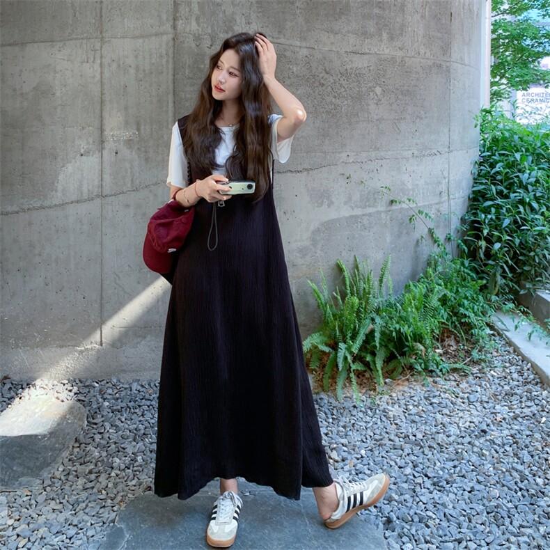 法式高级感黑色v领无袖背心连衣裙女2025新款夏季宽松设计感长裙,女装连衣裙,2C016