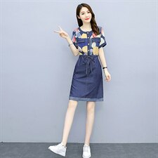 2021夏季新款潮流时尚个性气质圆领印花拼接系带收腰牛仔连衣裙图片