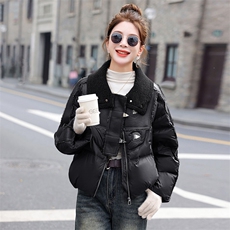 潮羽绒服女款2025新款冬季白鸭绒蛋白皮拼接仿羊羔毛绒领小香风外套，女装羽绒服，意芙