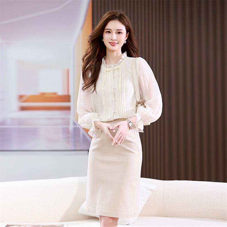 2026春新款木耳边立领新中式衬衫女长袖纯色绣花喇叭袖衬衣，女装衬衫，板酷