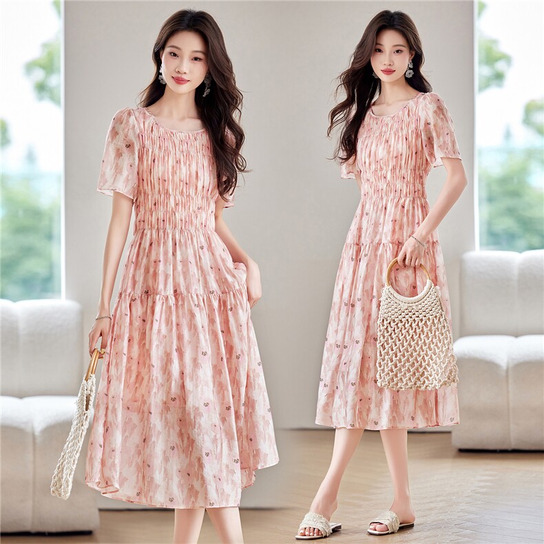 甜美减龄粉色印花连衣裙女2025夏季新款松紧收腰显瘦气质漂亮裙子，女装连衣裙，布芭啦