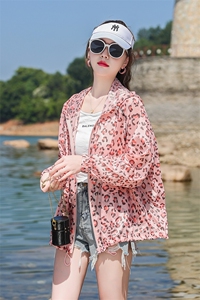 2023夏季新款宽松百搭透气花色防晒服薄外套豹纹防晒衣女图片 2023夏季新款宽松百搭透气花色防晒服薄外套豹纹防晒衣女图片