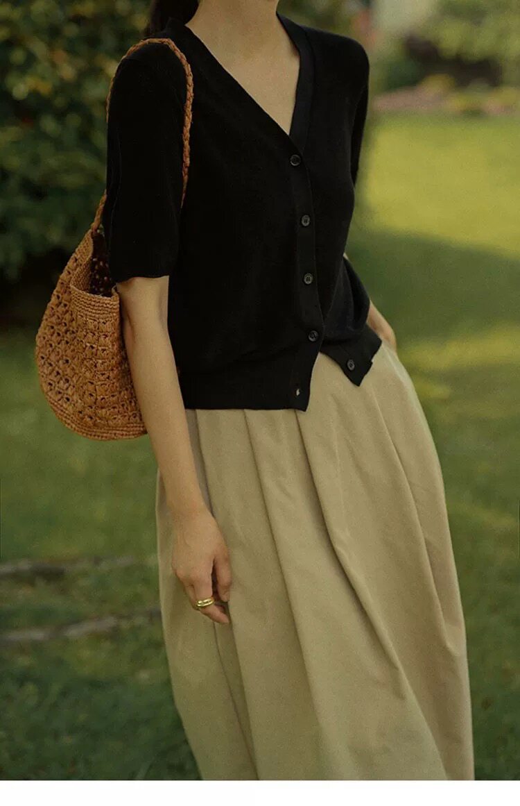 小众V领黑色冰丝短袖t恤女2025夏季宽松显瘦薄款半袖针织开衫上衣,女装T恤,雪真羊绒