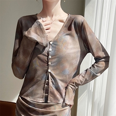 复古晕染渐变V领长袖T恤女夏季新款开衫修身别致微透网纱上衣小衫，女装蕾丝衫/雪纺衫，圣丽羊绒