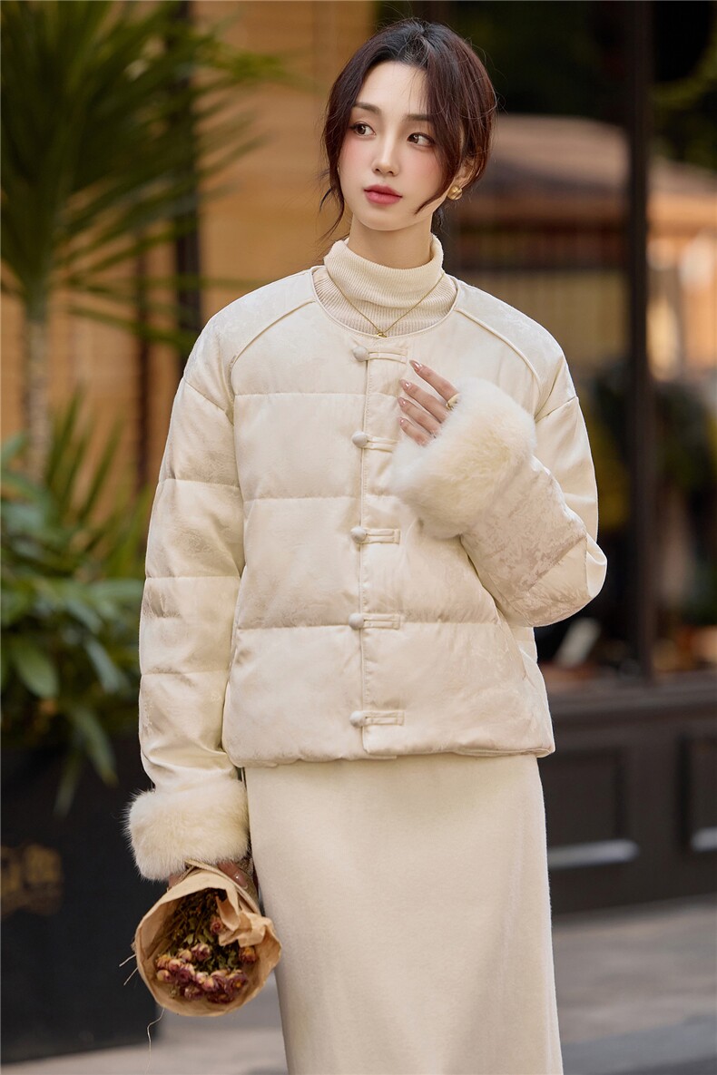 2025冬装新款复古盘扣门襟时尚羽绒服外套,女装羽绒服,曼琳思菲