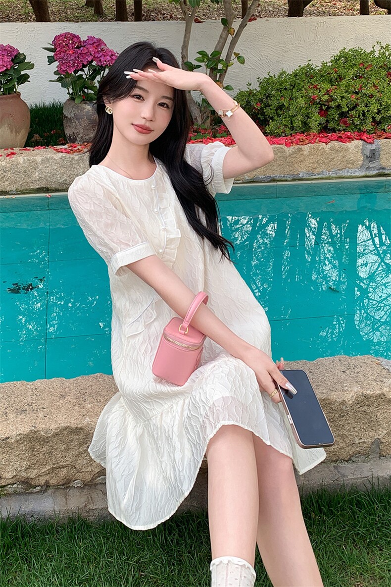 米白色荷叶边肌理感连衣裙女2025夏新款小众设计独特绝美小个子裙,女装连衣裙,2D075