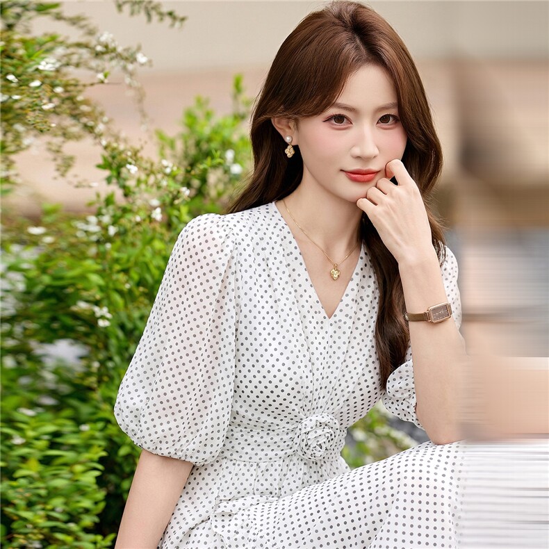 时尚潮流2026年夏季优雅气质V领波点修身连衣裙,女装连衣裙,江南富贵女
