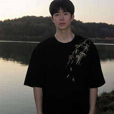 黑色