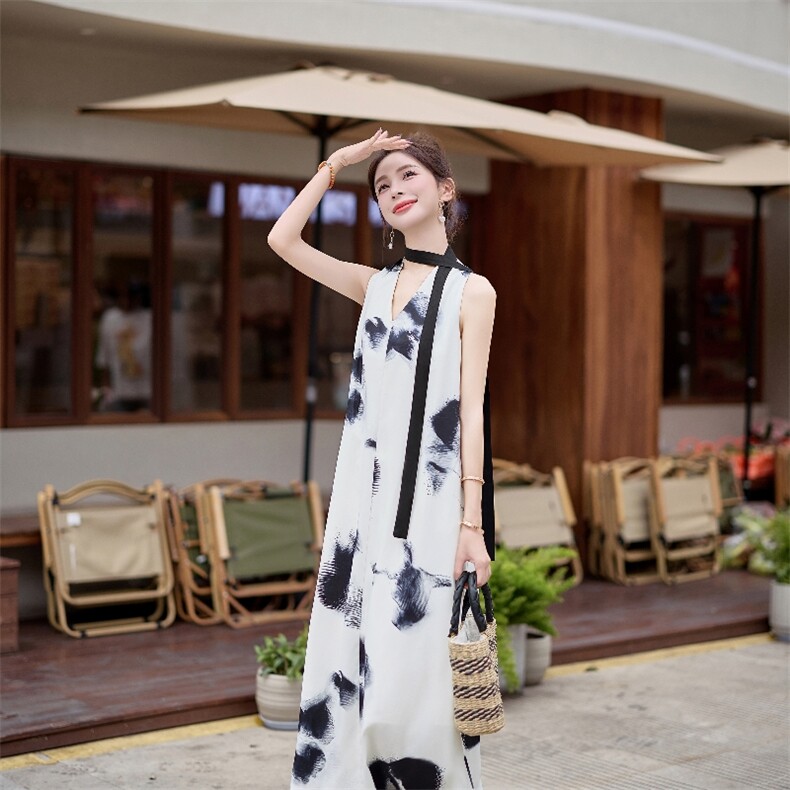 可退现现货可推2025夏季新款复古水墨画挂脖连衣裙女，女装连衣裙，苗苗