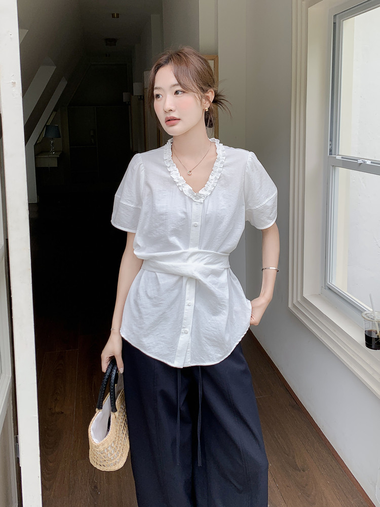 2026年夏季木耳边V领短袖衬衫收腰显瘦不规则上衣套裤两件套,女装套装/套裙,霓裳依族