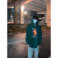墨绿色
