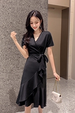 黑色连衣裙女2021新款冬季v领显瘦赫本风小黑裙气质裙子，女装连衣裙，潮品会