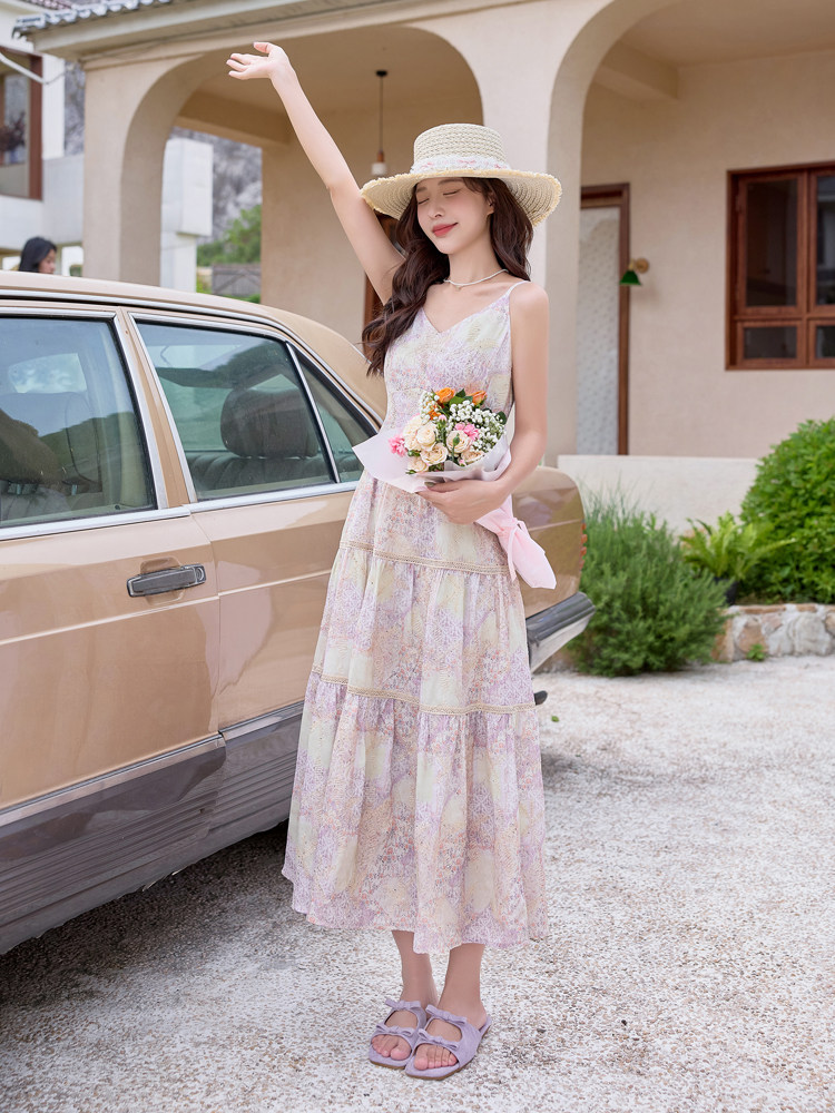 波西米亚连衣裙女2025新款夏季巨好看的气质显瘦绣花吊带长裙子,女装连衣裙,艾贝斯