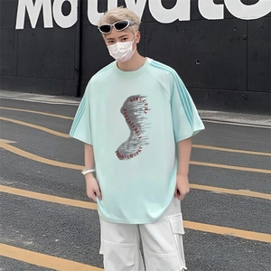 抖音得物品质二开240克宽松纯棉美式潮牌印花三条杠中性风短袖T恤图片