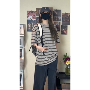 黑白条纹冰丝短袖t恤男款夏季薄款美式复古宽松落肩圆领半袖上衣图片