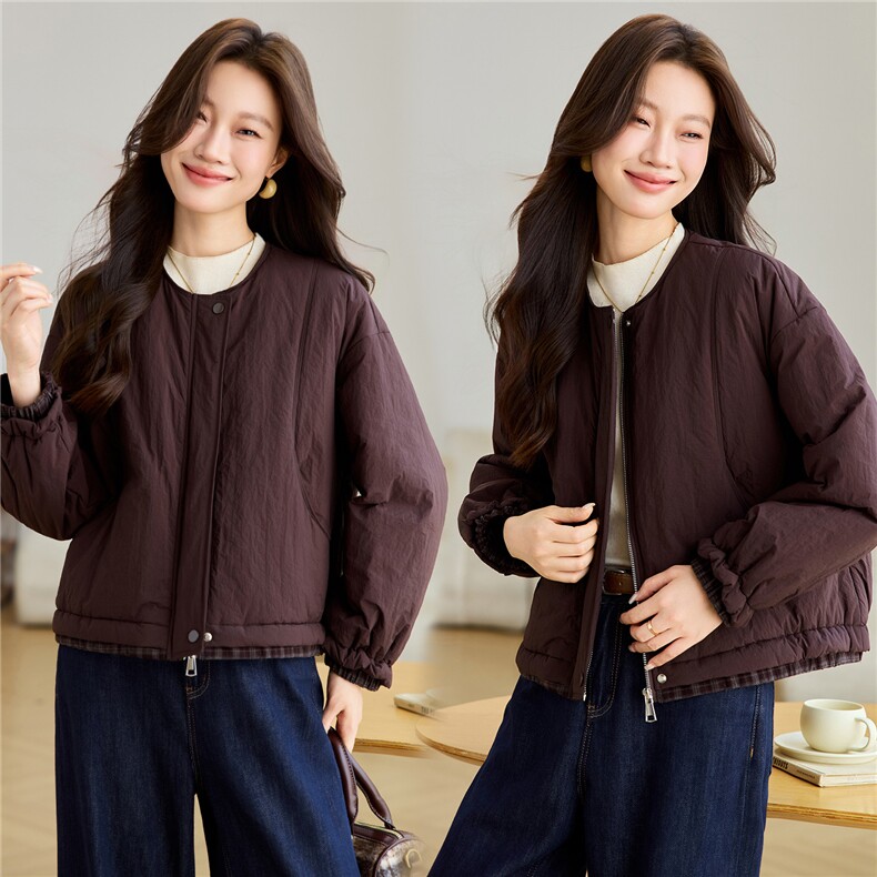 2025年冬季宽松圆领格子下摆拼接轻薄棉服棉衣短外套，女装棉衣/棉服，简韵佳