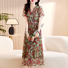 碎花连衣裙女夏季2023年新款气质修身显瘦洋气别致年轻妈妈长裙子，女装连衣裙，江南女神