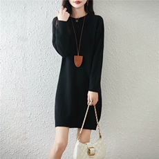 2025年秋季中长款长袖圆领休闲风连衣裙，女装连衣裙，绒汀羊绒