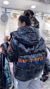 现货潮牌衣图片