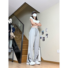 灰色