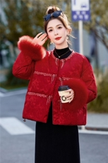 现货2025年冬季短款新中式真狐狸毛重工羽绒服，女装羽绒服，艾仟回(原伊仟回)