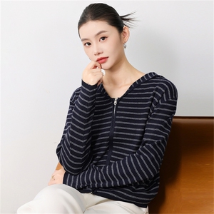 法式条纹连帽针织开衫女2025新款长袖保暖打底小衫洋气双拉链毛衣图片