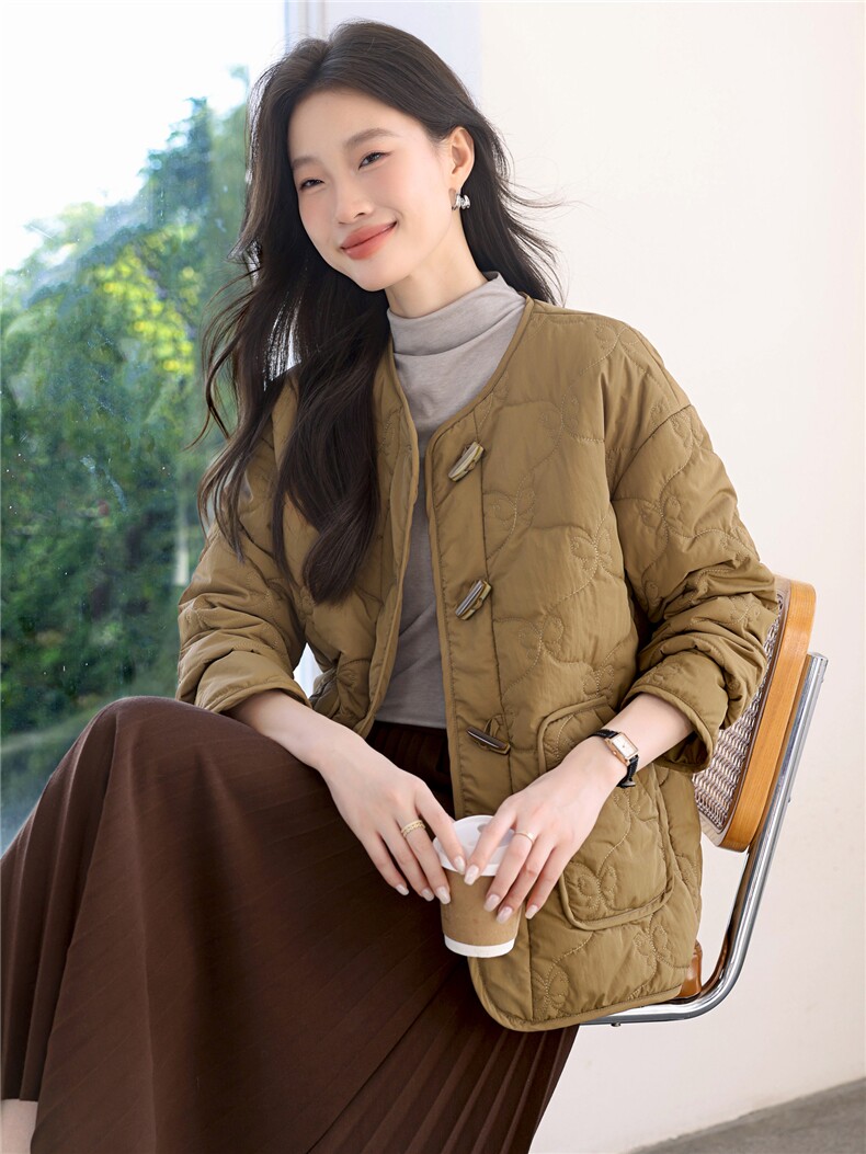 圆领新中式2025牛角扣设计感绗线夹棉棉服外套女冬洋气轻薄小棉袄,女装棉衣/棉服,涵誉