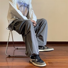 灰色