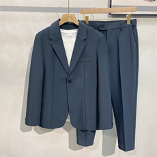 宝蓝色
