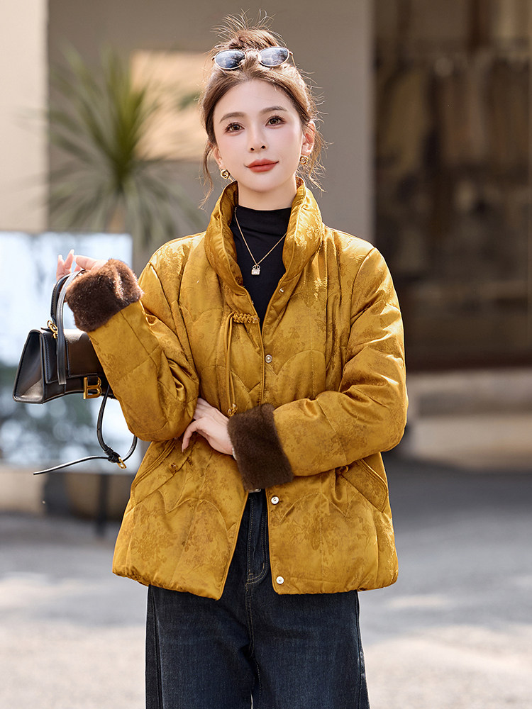 新中式G风提花短款羽绒服女2025冬季新款独特气质红色白鸭绒外套,女装羽绒服,衣之秀