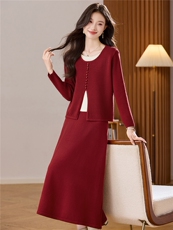 秋季套装裙子2025新款高级温柔气质打底衫假两件毛衣半身裙两件套，女装羊毛衫，艾米