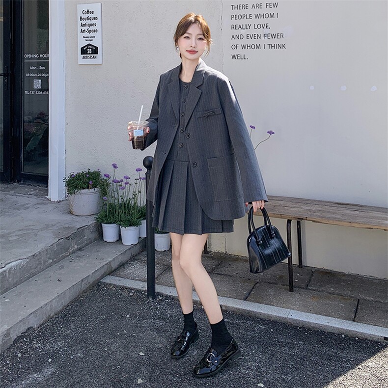 灰色条纹西装背心连衣裙套装女2025春新款学院风减龄百褶裙两件套图片