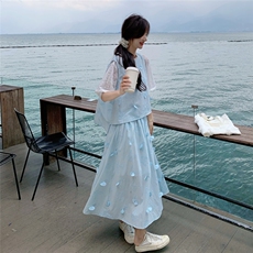 蓝色减龄三件套女2025年夏季新款立体蝴蝶绣花马甲蕾丝半身裙套装，女装套装/套裙，2C201