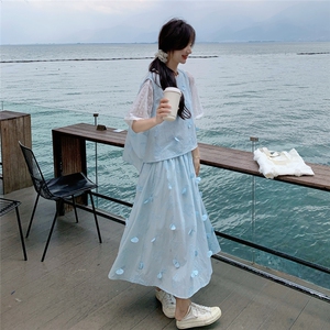 蓝色减龄三件套女2025年夏季新款立体蝴蝶绣花马甲蕾丝半身裙套装图片