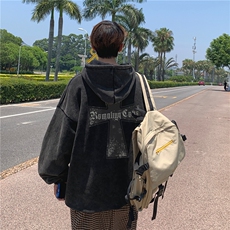 黑色