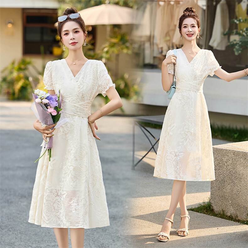 设计感高级2025夏季女装气质V领收腰高级感时尚长裙刺绣连衣裙女L，女装连衣裙，罗得堡