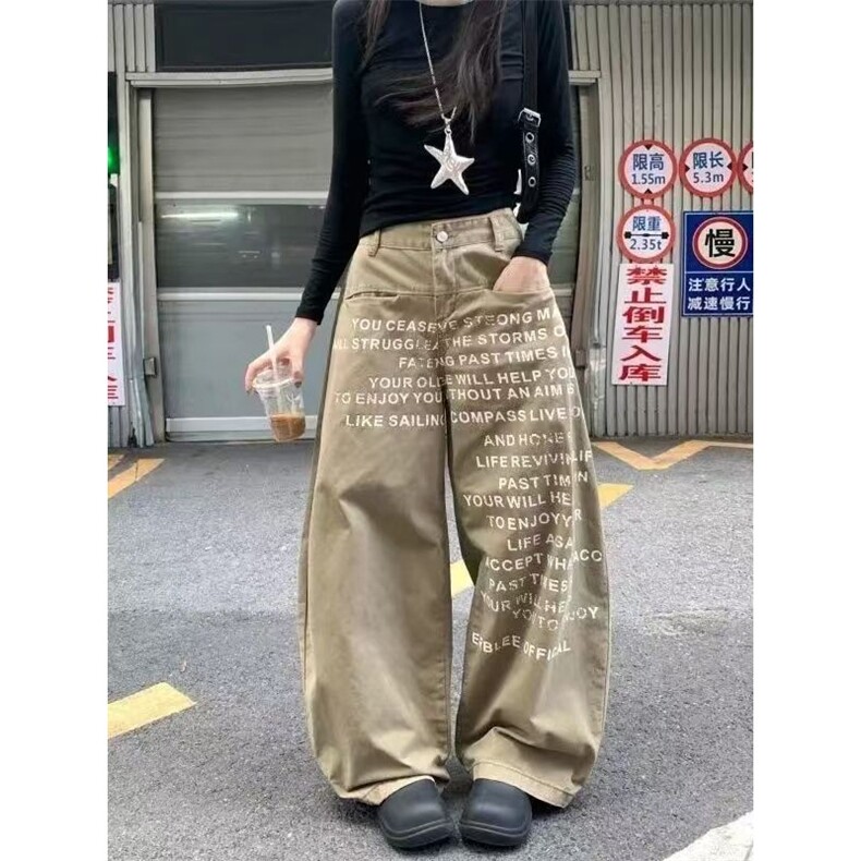 美式复古卡其色字母弯刀牛仔裤春秋款高街宽松显瘦阔腿拖地裤子潮图片