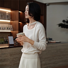 2025秋冬新款女羊绒衫100%纯羊绒宽松圆领针织衫时尚保暖毛衣上衣，女装羊绒衫，绒知纯羊绒