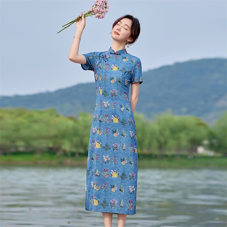 现货2025夏季新款复古中式显瘦修身蓝色黄花长裙日常旗袍连衣裙女,女装连衣裙,利佳可人