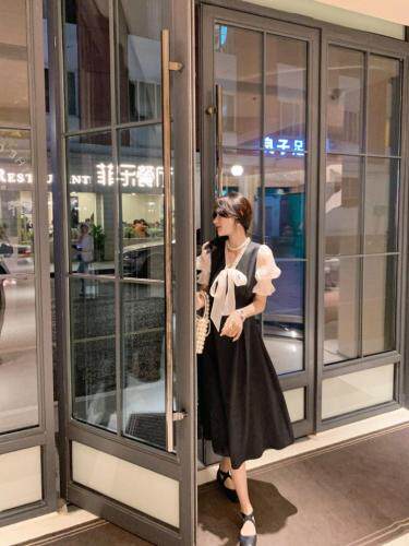 鎏金纱珍珠蝴蝶结连衣裙小黑裙，女装连衣裙，M.W 嫚维