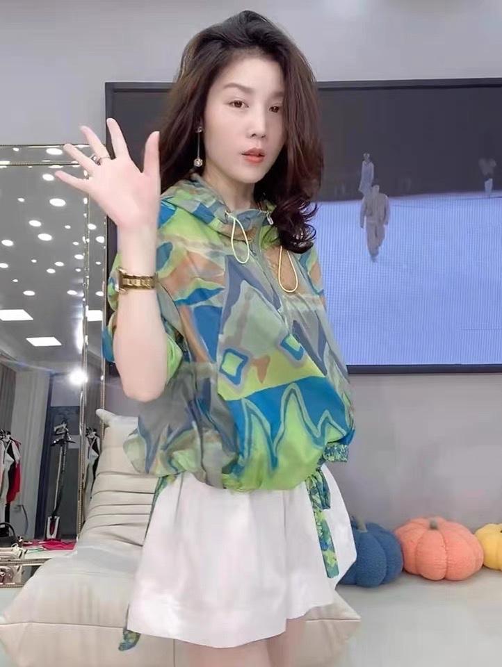 新款洋气炸街撞色连帽防晒衣,女装其它,L·H·X