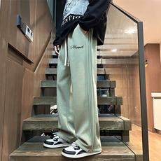 灰绿色