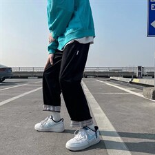 黑色
