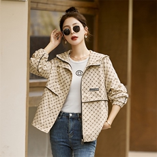 米白色